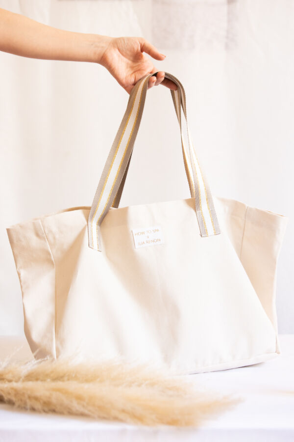Un Tote Bag How To Spa x Ilia Renon créé avec notre partenaire d'upcycling Kufu